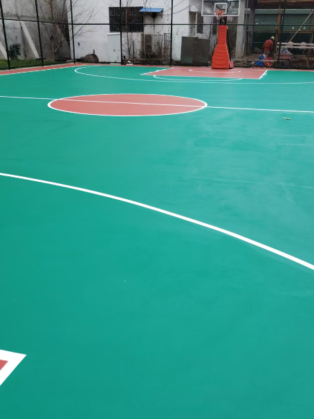 盖州 球场长期使用易出现地面开裂